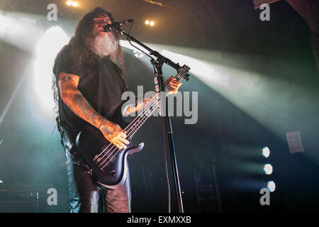 Milwaukee, Wisconsin, USA. 8. Juli 2015. Sänger TOM ARAYA von Slayer tritt während der Mayhem Festival in The Rave in Milwaukee, Wisconsin © Daniel DeSlover/ZUMA Draht/Alamy Live News Stockfoto