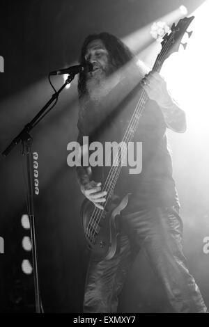 Milwaukee, Wisconsin, USA. 8. Juli 2015. Sänger TOM ARAYA von Slayer tritt während der Mayhem Festival in The Rave in Milwaukee, Wisconsin © Daniel DeSlover/ZUMA Draht/Alamy Live News Stockfoto