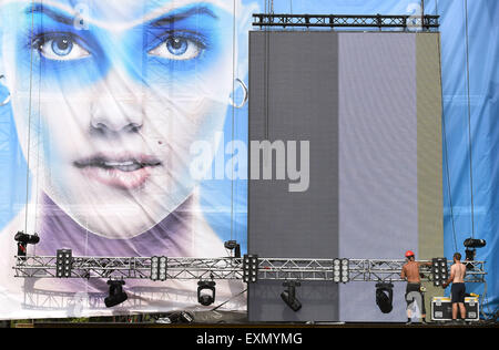 Ostrava, Tschechische Republik. 15. Juli 2015. Vorbereitung für die morgigen Beginn des Music Festival Colours of Ostrava in Ostrava, Tschechische Republik, 15. Juli 2015. Bildnachweis: Jaroslav Ozana/CTK Foto/Alamy Live-Nachrichten Stockfoto