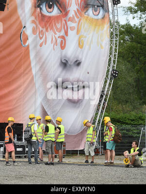 Ostrava, Tschechische Republik. 15. Juli 2015. Vorbereitung für die morgigen Beginn des Music Festival Colours of Ostrava in Ostrava, Tschechische Republik, 15. Juli 2015. Bildnachweis: Jaroslav Ozana/CTK Foto/Alamy Live-Nachrichten Stockfoto