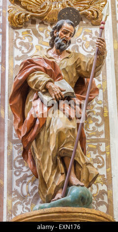 GRANADA, Spanien - 29. Mai 2015: Die geschnitzte Statue des Heiligen Thomas der Apostel in der Kirche Nuestra Señora de Las Angustias von Pedr Stockfoto