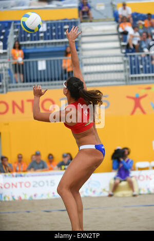 Toronto, Ontario, Kanada. 14. Juli 2015. Frauen Beach-Volleyball match bei den 2015 Pan American Games in Toronto, Kanada. Brasilien schlägt Chile 2-0.Team Brasilien: MAESTRINI LILIANE und HORTA CAROLINA. Team-Chile: FRANCISCA RIVAS und MARDONES PILAR Credit: Igor Vidyashev/ZUMA Draht/Alamy Live-Nachrichten Stockfoto