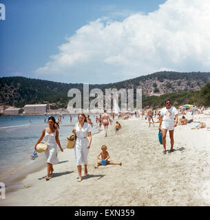 Das Strandleben von Las Salinas Auf Ibiza, Ibiza 1976. Das Strandleben von Las Salinas auf der Insel Ibiza, Ibiza 1976. Stockfoto