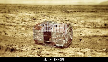 rostige Raumkapsel auf dem Mars land Stockfoto
