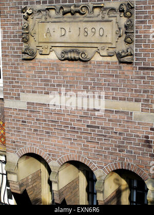 Traditionelle Canalside Gebäuden in Oudezijds Armsteeg, Amsterdam, Niederlande Stockfoto