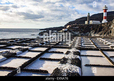 Salz aus dem Meer, die entlang der Salinen in Fuencaliente, La Palma, Spanien nicht verdampft sein. Stockfoto