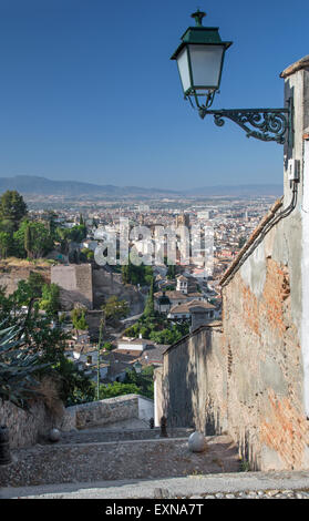 Granada - der Ausblick über die Stadt mit dem Dom Stockfoto