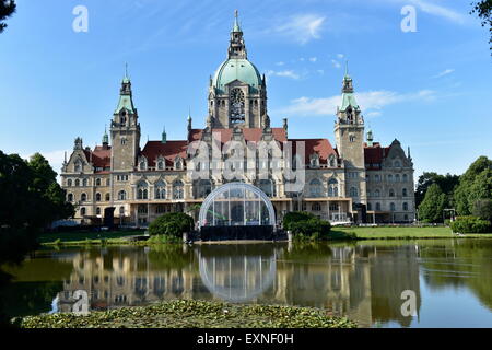 Open-Air-Oper im See des neuen Rathauses Hannover. Stockfoto