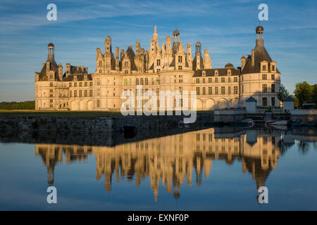 Sonnenuntergang über dem massiven, 440 Zimmer, Chateau de Chambord - ursprünglich als Jagdhaus für König Franz I., Loire-et-Cher, Centre, Frankreich Lodge Stockfoto