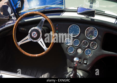 Innenraum eines Oldtimer-Autos während der 14. orange Tour. Diese jährliche Tour findet während des Königs Geburtstagsfeiern, Stockfoto