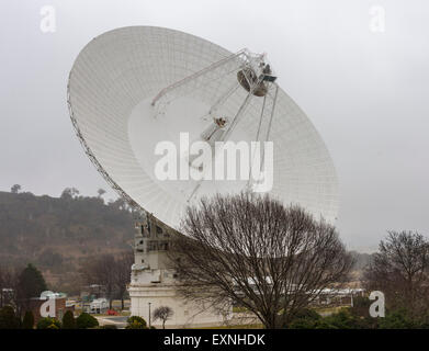 Canberra, Australien. 15. Juli 2015. Wir haben den Rand unseres Sonnensystems Nasa New Horizon Raum Handwerk erreicht die Dwaft Planeten Pluto nach 9-Jahres-Mission zu starten, in den USA erreicht.  Der CSIRO und NASA Deep Space Radar Schüssel welche sendet und empfangen befindet sich in Canberra Australien am 14. Juli erhält die lang erwartete Handy Botschaft von New Horizon Raumschiff. Bilddaten auf der australischen Tiefe Raumstation hat herunterladen wurde, nun, da der Vorbeiflug Datenerfassung abgeschlossen hat; Es gibt drei Radar-Satalights in der Wort-Canberra, Madrid und den USA. Alamy Leben Nachrichten/Dunrobin Studios Stockfoto