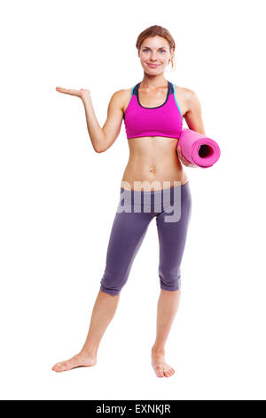 Portrait von junge schöne Frau mit Yoga-Matte - isoliert auf weiss. Stockfoto