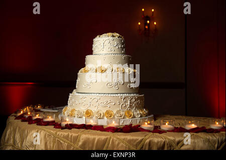 Bild von einem wunderschön dekorierten Hochzeitstorte Stockfoto