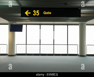 Abschnitt "warten" in Flughafen, Tor 35 Stockfoto