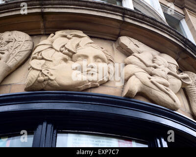 Steinschnitzereien an Alnwick Playhouse Alnwick Northumberland in England Stockfoto