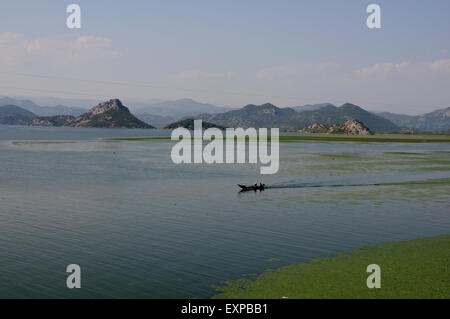 Boot auf Skadarsee in Montenegro. Stockfoto