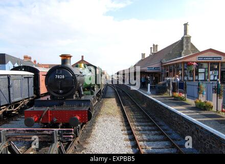 Dampfzug an der Endstation der West Somerset Railway in Minehead, Somerset, Großbritannien Stockfoto