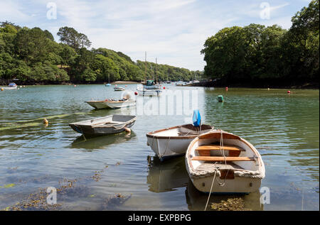 Boote am Hafen Navas am Helford River in Cornwall Stockfoto