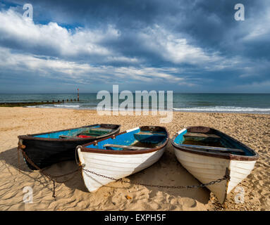 Boote am Strand von Bournemouth Durley Chine Stockfoto