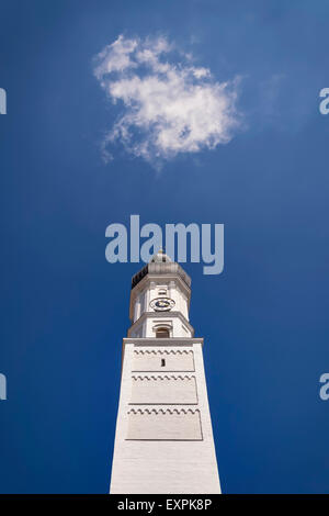 Turm der Maria Himmelfahrt Kirche in der bayerischen Stadt Landsber am Lech Deutschland Stockfoto