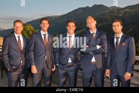 Österreich, Kitzbühel, Juli 15, 2015, Tennis, Davis Cup, Niederländisch team bereit um zu gehen, das offizielle Dinner, Ltr: Kapitän Jan Siemerink, Robin Haase, Jesse Huta Galung, Thiemo de Bakker und Jean-Julien Rojet. : Bildnachweis Tennisimages/Henk Koster: Henk Koster/Alamy Live-Nachrichten Stockfoto