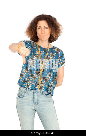 Schöne Frau dabei verschiedene Ausdrücke in verschiedenen Arten von Kleidung: Daumen runter Stockfoto