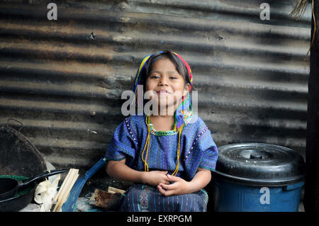 Maya indigene Mädchen in San Antonio Palopo, Solola, Guatemala. Stockfoto