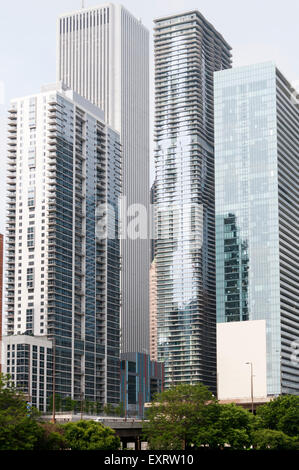 Die Aqua Bau von Jeanne Gang bei Lakeshore East in Chicago hat Welle wie Balkone, Blick in verschiedene Richtungen Stockfoto