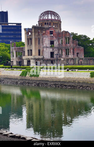 Genbaku Domu, Atomic Bomb Dome, in Hiroshima Peace Memorial Park in Hiroshima, Japan zum Gedenken an die Bombardierung von Hiroshim Stockfoto