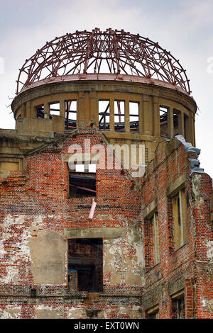 Genbaku Domu, Atomic Bomb Dome, in Hiroshima Peace Memorial Park in Hiroshima, Japan zum Gedenken an die Bombardierung von Hiroshima Stockfoto