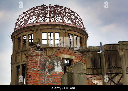 Genbaku Domu, Atomic Bomb Dome, in Hiroshima Peace Memorial Park in Hiroshima, Japan zum Gedenken an die Bombardierung von Hiroshim Stockfoto