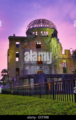 Genbaku Domu, Atomic Bomb Dome, in Hiroshima Peace Memorial Park in Hiroshima, Japan zum Gedenken an die Bombardierung von Hiroshim Stockfoto