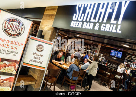 Saint St. Louis Missouri, Lambert-St. Louis International Airport, STL, Terminal, Schlafly, Bar Bars Lounge Pub, Grill, Restaurant Restaurants Essen Essen eea Stockfoto