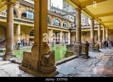 Bath, England. Das große Bad in den römischen Bädern in Bath, Somerset, England, Großbritannien Stockfoto