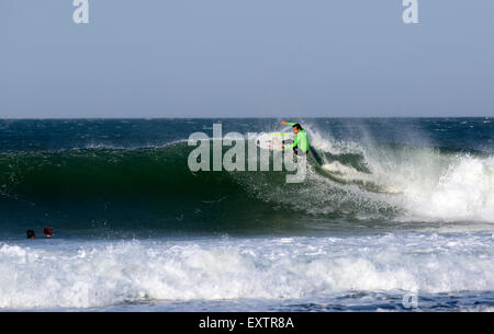 Australischer Profi-Surfer Julian Wilson Surfen in Jeffreys Bay, Südafrika Stockfoto