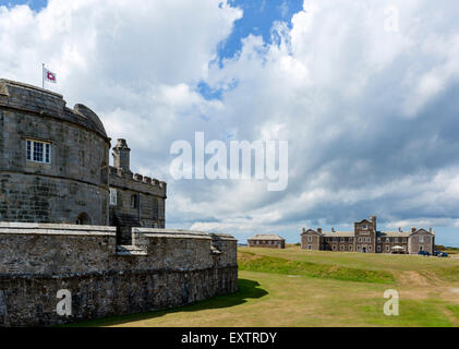 Der Bergfried und die Garnison der Royal Artillery Barracks, Pendennis Castle, Falmouth, Cornwall, England, Vereinigtes Königreich Stockfoto