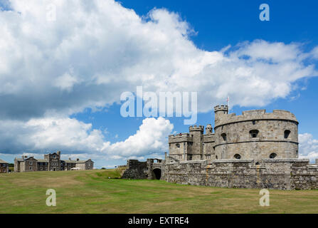 Der Bergfried und die Garnison der Royal Artillery Barracks, Pendennis Castle, Falmouth, Cornwall, England, Vereinigtes Königreich Stockfoto