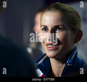 Moskau, Russland. 16. Juli 2015. DERIGLAZOVA Inna von Russland (Gold), während des Interviews nach Frauen einzelne Folie Fechten Spiel. Tag 4. 2015 Welt Fechten Weltmeisterschaft in Moskau, Russland. © Anna Sergeeva/ZUMA Draht/Alamy Live-Nachrichten Stockfoto