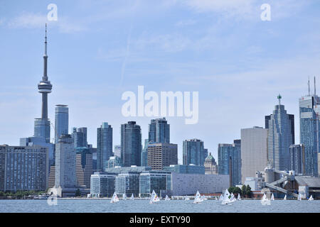 Toronto, Ontario, Kanada. 16. Juli 2015. SunFish Segel Boote Rennen im Hafen von Toronto in Toronto Pan American Games. © James Macdonald/ZUMA Draht/Alamy Live-Nachrichten Stockfoto