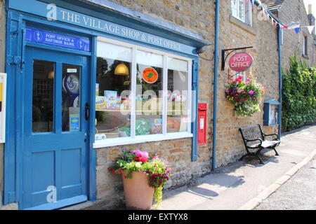 Der Dorfladen und Post in Pilsley, ein Dorf von Chatsworth Anwesen im Peak District, Derbyshire England UK Stockfoto