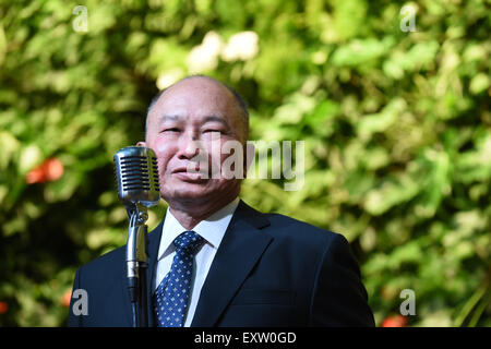 Moskau, Russland. 16. Juli 2015. Der Regisseur John Woo besucht die Premiere seines Films "The Crossing" in Moskau, Russland, am 16. Juli 2015. "Die Überfahrt" ist am Donnerstag offiziell in den Kinos der Russland gezeigt. Bildnachweis: Dai Tianfang/Xinhua/Alamy Live-Nachrichten Stockfoto