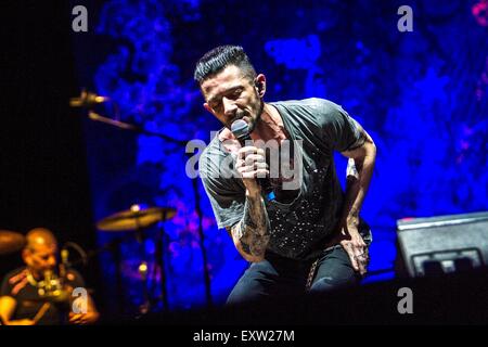 Mailand, Italien. 16. Juli 2015. Nesli führt live auf Postepay Sommerarena in Mailand, Italien, am 16. Juli 2015 Credit: Mairo Cinquetti/Alamy Live News Stockfoto