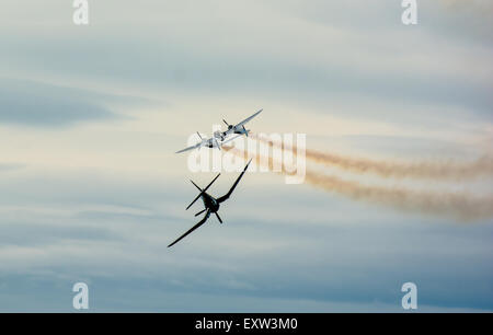 Historische Flugzeuge Im Formationsflug Stockfoto