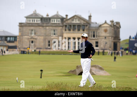 Fife, Schottland. 16. Juli 2015. Yuta Ikeda (JPN), 16. Juli 2015 Yuta Ikeda von Japan in Aktion auf dem 17. Loch in der ersten Runde der 144. British Open Championship auf dem Old Course, St Andrews in Fife, Schottland. Bildnachweis: Koji Aoki/AFLO SPORT/Alamy Live-Nachrichten Stockfoto