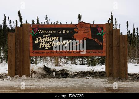 Dalton Highway-Schilder, Fairbanks, Prudhoe Bay, Dalton Highway, Alaska, USA Stockfoto