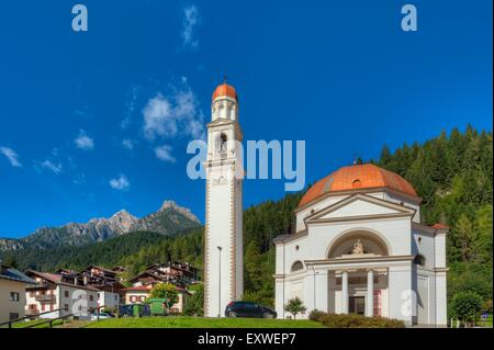 Kirche von Auronzo di Cadore, Dolomiten, Italien Stockfoto