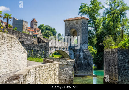 Pont De La Legende oder Brücke der Legende in Sauveterre-de-Bearn Stockfoto