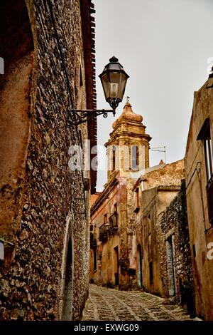 Gasse in Erice, Sizilien, Italien Stockfoto