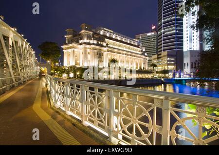 Cavenagh Brücke und Fullerton Hotel, Singapur, Asien Stockfoto