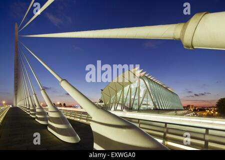 Pont de l'Assut de l ' or und Museo de Las Ciencias Príncipe Felipe, Ciudad de Las Artes y de Las Ciencias, Spanien, Europa Stockfoto